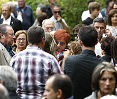 Sandra Ortega, arropada en el funeral. | Efe