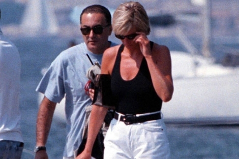 Diana de Gales y Dodi Al Fayed, en Saint Tropez pocos das antes de su muerte. | AP