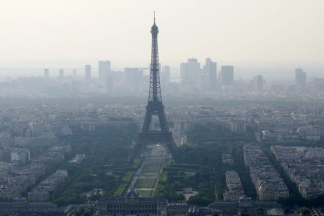 Vista de la torre Eiffel en una imagen de archivo. | EL MUNDO