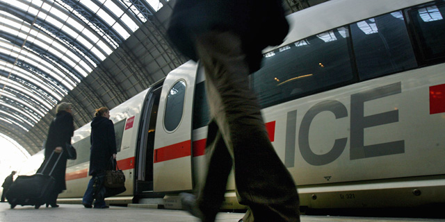 Tren de alta velocidad en la estacin de Frankfurt. | Reuters