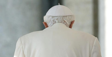 La espalda de Benedicto XVI.| Reuters