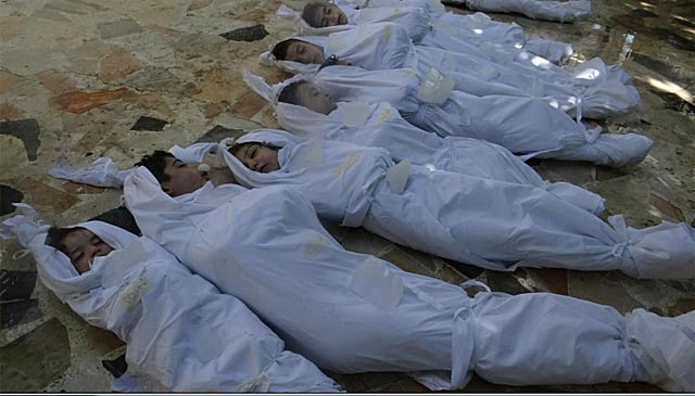 Imagen facilitada por la oposición siria de las víctimas del presunto ataque químico. | Afp