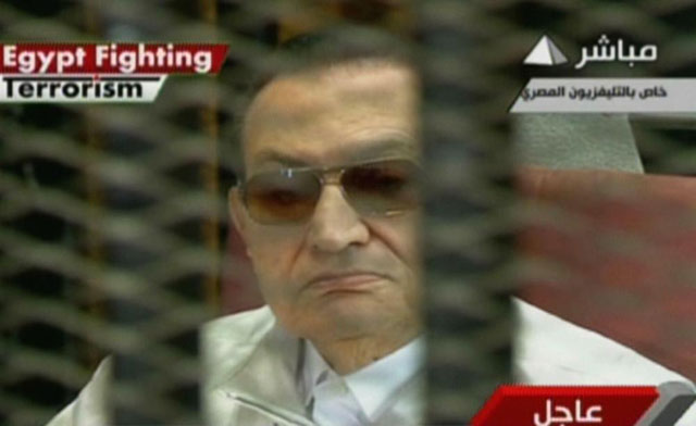 Mubarak, durante la vista de hoy, en una imagen de televisión. | Afp