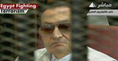 Mubarak, durante la vista de hoy, en una imagen de televisin. | Afp