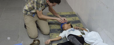 Un menor es atendido en un centro sanitario el pasado mircoles. | Reuters