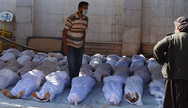 Decenas de cuerpos víctimas, según denuncian los rebeldes, del ataque con armas químicas. Reuters