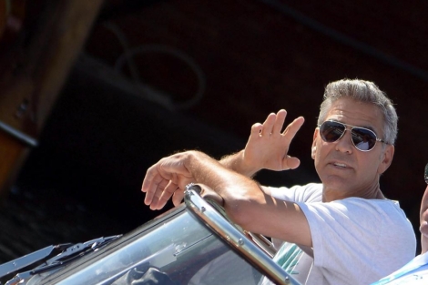 Geoge Clooney, a su llegada al Lido, este martes. | EFE