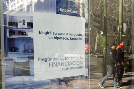 Campaa de hipotecas de una entidad financiera en Madrid. | Begoa Rivas