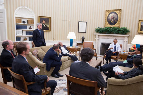 Obama informa a su gabinete del cambio de planes.
