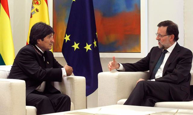 El presidente del Gobierno, Mariano Rajoy, y el presidente de Bolivia, Evo Morales. | Foto: Efe / Kiko Huesca