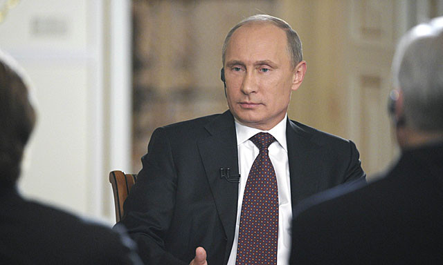 Vladimir Putin, en un momento de la entrevista en Moscú. | Reuters