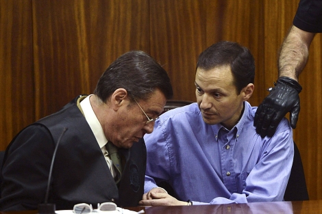 Jos Bretn habla con su abogado durante una de las sesiones del juicio. | Madero Cubero