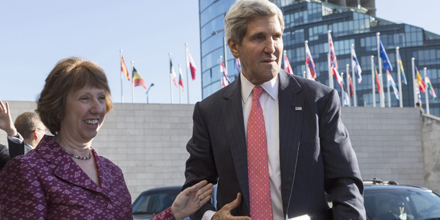 La jefa de la diplomacia comunitaria, Catherine Ashton, junto a John Kerry en Vilna. | Efe