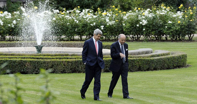 John Kerry con el ministro de Exteriores francés, Laurent Fabius.| Afp
