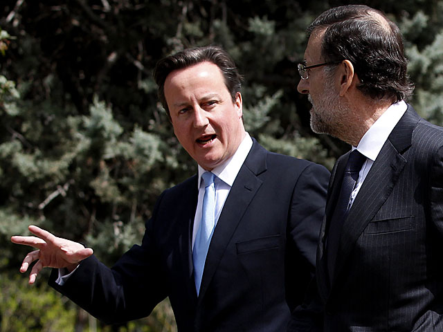 Mariano Rajoy junto al primer ministro britnico, David Cameron, el pasado mes de abril en Moncloa. | Javier Barbancho