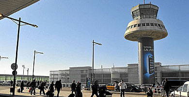 Torre de control del aeropuerto de El Prat, de Barcelona. | S. C.
