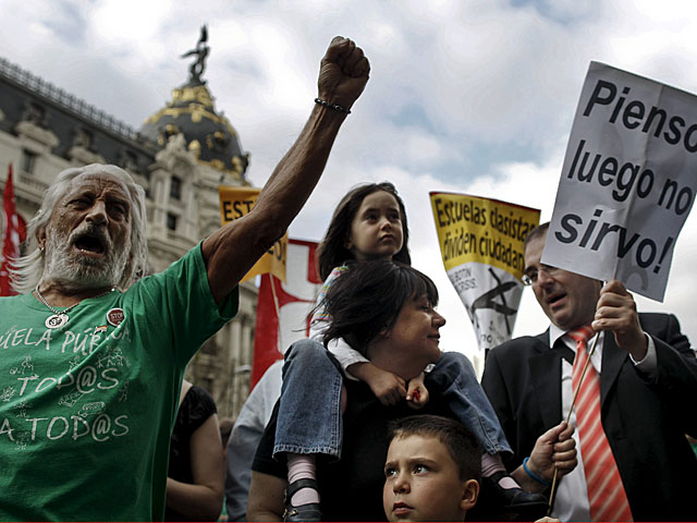Manifestantes contra la política educativa del Gobierno el pasado 9 de mayo en Madrid. | Alberto Di Lolli