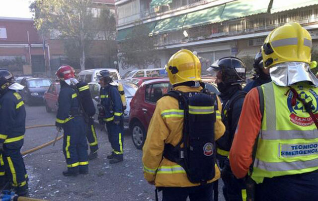 Los bomberos en el lugar de la explosin. | Foto: Emergencias Madrid