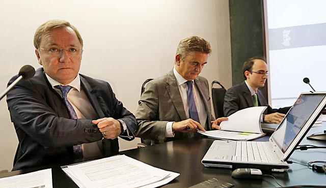 El conseller de Hacienda, Juan Carlos Moragues, este jueves en rueda de prensa | Efe