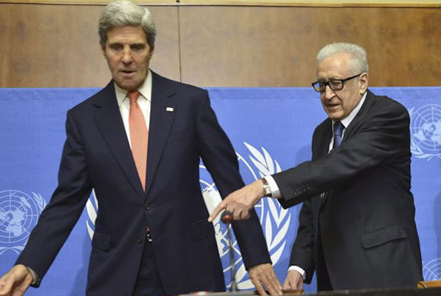 John Kerry (izda.) junto a Lakhdar Brahimi, en Ginebra. | Efe