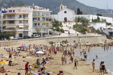 Bloque de apartamentos en primera lnea de playa en Sitges. | J. Sotera