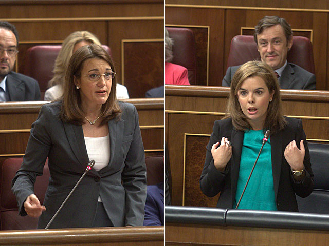 Soraya Rodríguez (PSOE) y Soraya Sáenz de Santamaría (PP) hoy en la sesión de control al Gobierno. | Alberto Cuéllar