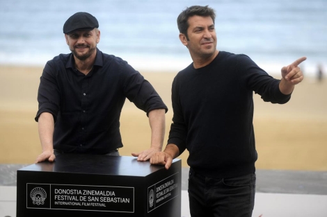 El actor Arturo Valls y Juan Jos Campanella en la presentacin de 'Futboln'.| AFP