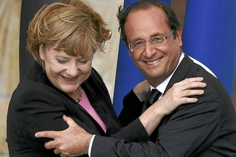 Hollande y Merkel, durante el 50 aniversario de la reconciliacion franco-alemana en 2012. | E. M.