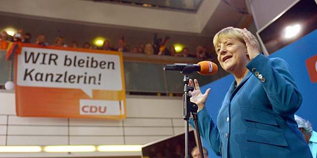 Angela Merkel, durante un discurso en la noche del domingo. | Efe