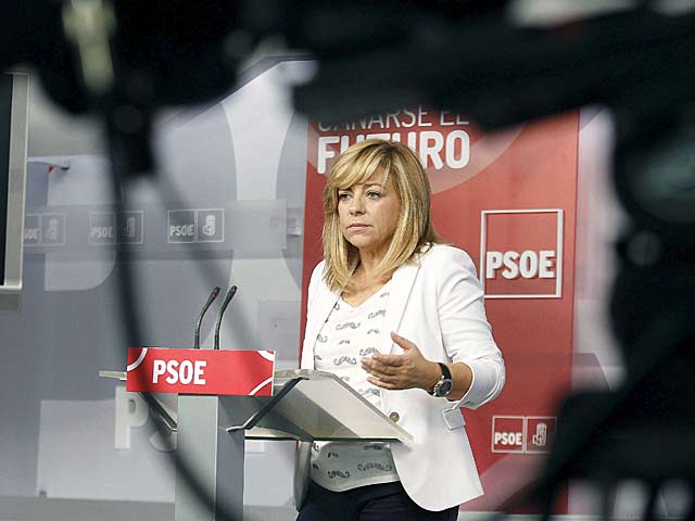 La vicesecretaria general del PSOE, Elena Valenciano, este lunes en rueda de prensa. | Inma Mesa / Efe