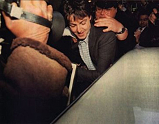 McCartney, arrestado en Narita.