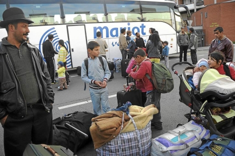 Gitanos rumanos se disponen a ser repatriados desde Francia a su país. | E.M
