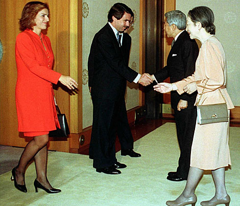 Aznar y Botella, recibidos por los emperadores de Japón en 1997. | Efe