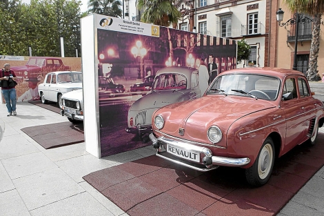 El Renault Gordini, uno de los modelos exhibidos en la Puerta de Jerez. | Fotos: E. Lobato