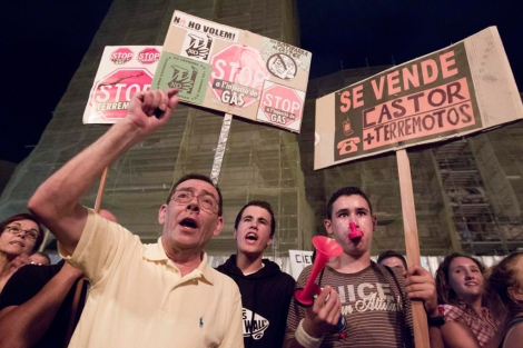 Manifestacin en Vinaroz contra la planta de gas Castor. | Carlos Garca