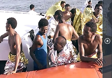Algunos inmigrantes rescatados en Lampedusa. | Afp | VEA MS FOTOS
