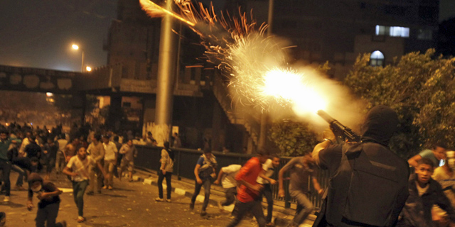 Enfrentamientos entre la policía y los manifestantes en El Cairo. | Reuters
