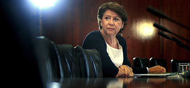 La ex ministra Magdalena lvarez, durante su comparecencia en la comisin de investigacin de los ERE. | Efe