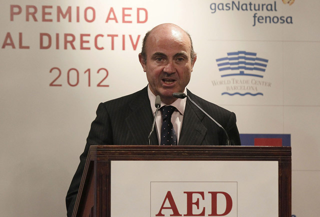 Luis de Guindos, en el acto de entrega del premio 'Directivo del año 2012'.| Efe