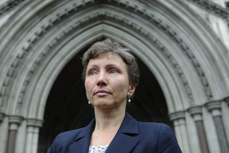 Marina Litvinenko, en las puertas del Tribunal Real de Justicia de Londres.| Efe