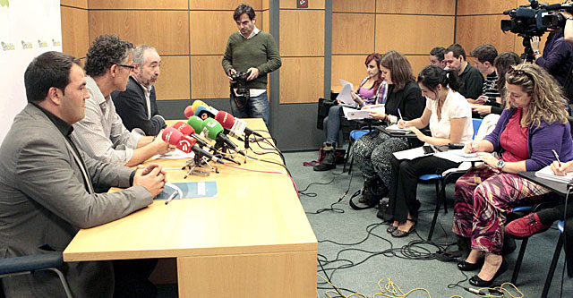 Los diputados de Amaiur durante la rueda de prensa en Bilbao. | Efe