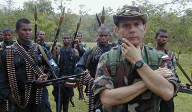 El fallecido jefe paramilitar, Carlos Castao, con sus hombres.| SHM