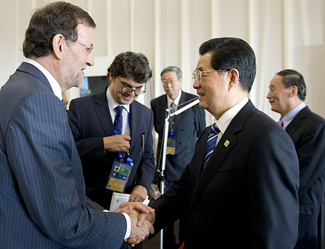Mariani Rajoy saluda al entonces presidente chino Hu Jintao en el G-20 de junio de 2012.