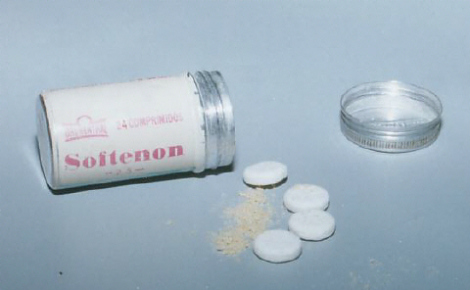 Bote de Softenon, medicina con talidomida comercializada por Grünenthal.