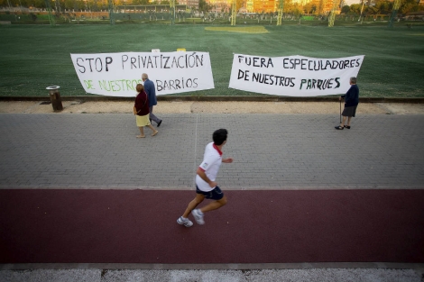 Protesta junto al campo de golf del Canal. | Gonzalo Arroyo