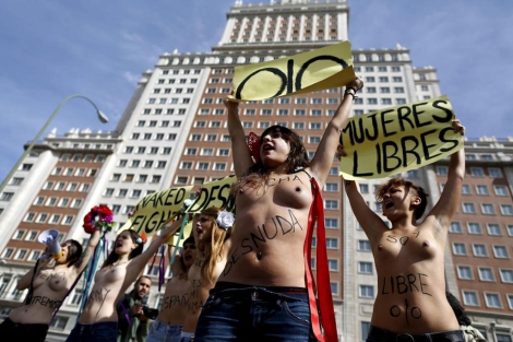 Protesta de las activistas de Femen en Plaza de España. | Alberto di Lolli
