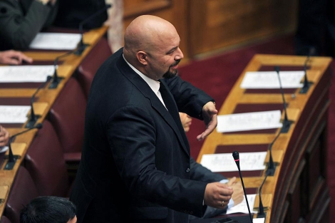El parlamentario griego de Amanecer Dorado Ilias Panayiotaros. | Afp