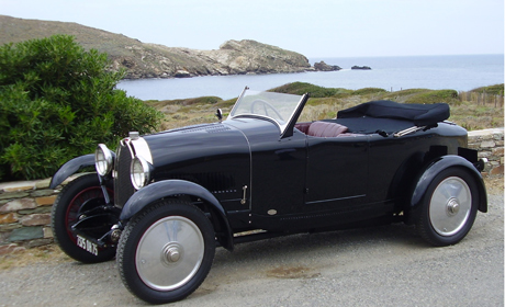 Un Bugatti de la poca.