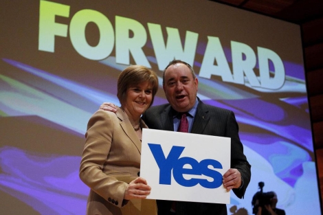 Alex Salmond junto a Nicola Sturgeon. | Reuters