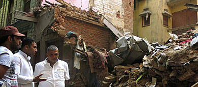 Edificios derrumbados en la parte vieja de Nueva Delhi. | Efe